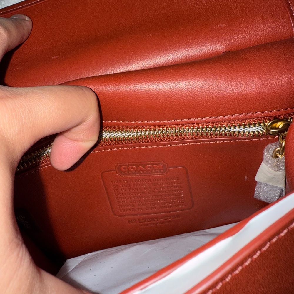 COACH Willis 18 Red Sand crossbody bag top handle - Picture 4 of 7